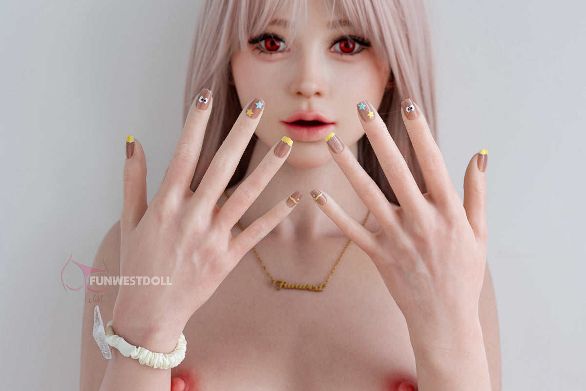 FunWestDoll Lulu hands and fingers close up