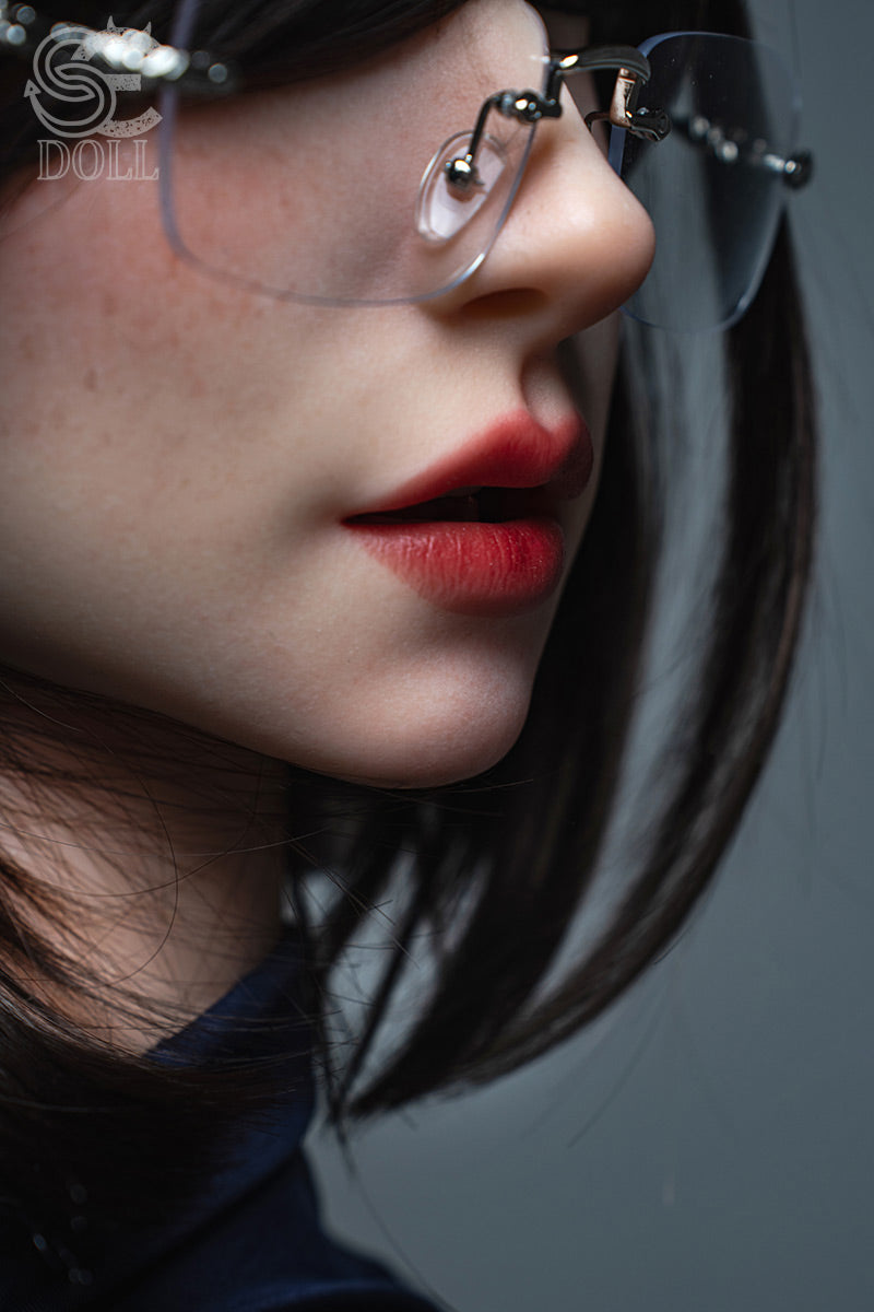 SEDOLL Ellis close up lips realistic body details