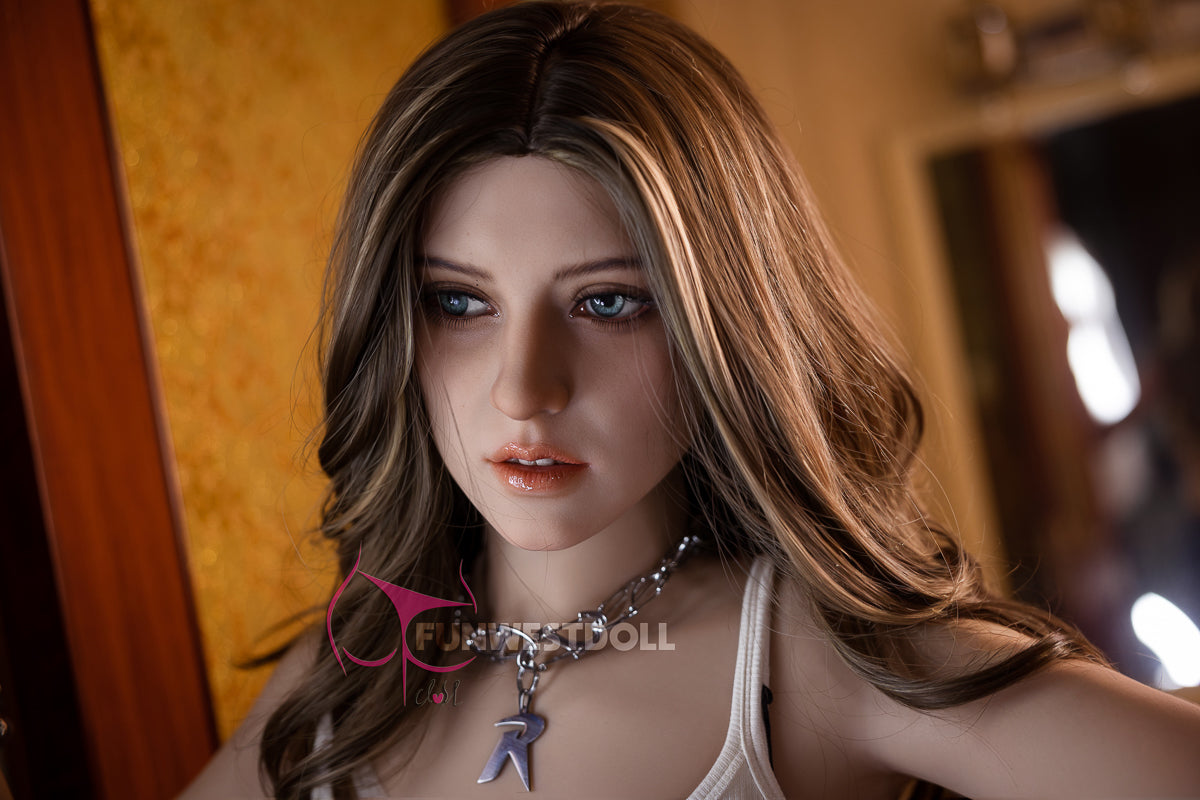 FunWestDoll Jessy face close up pretty brunette