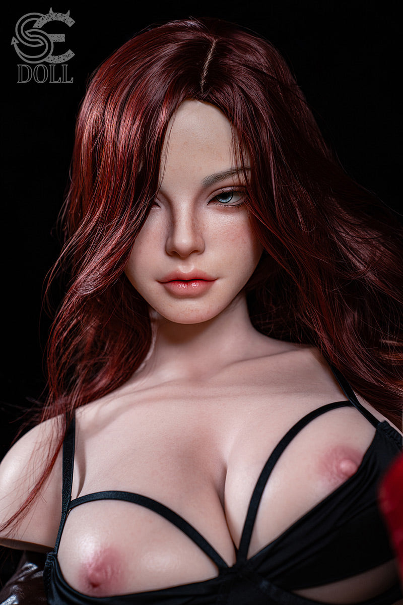 silicone torso sexpop close up van gezicht