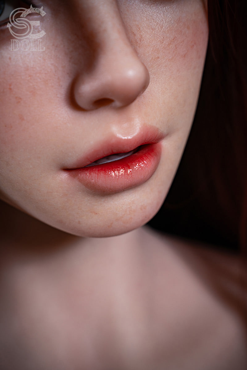 silicone torso sexdoll close up van lippen