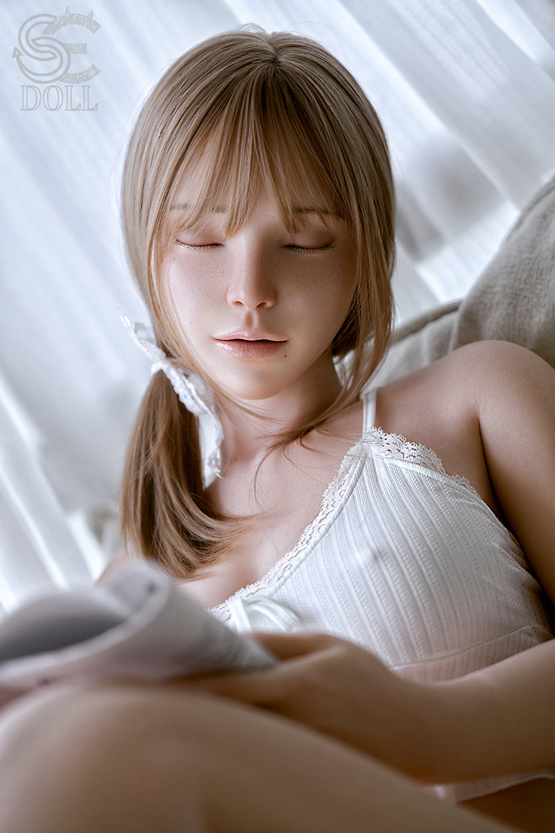 SEDOLL Jelena falling asleep while reading 