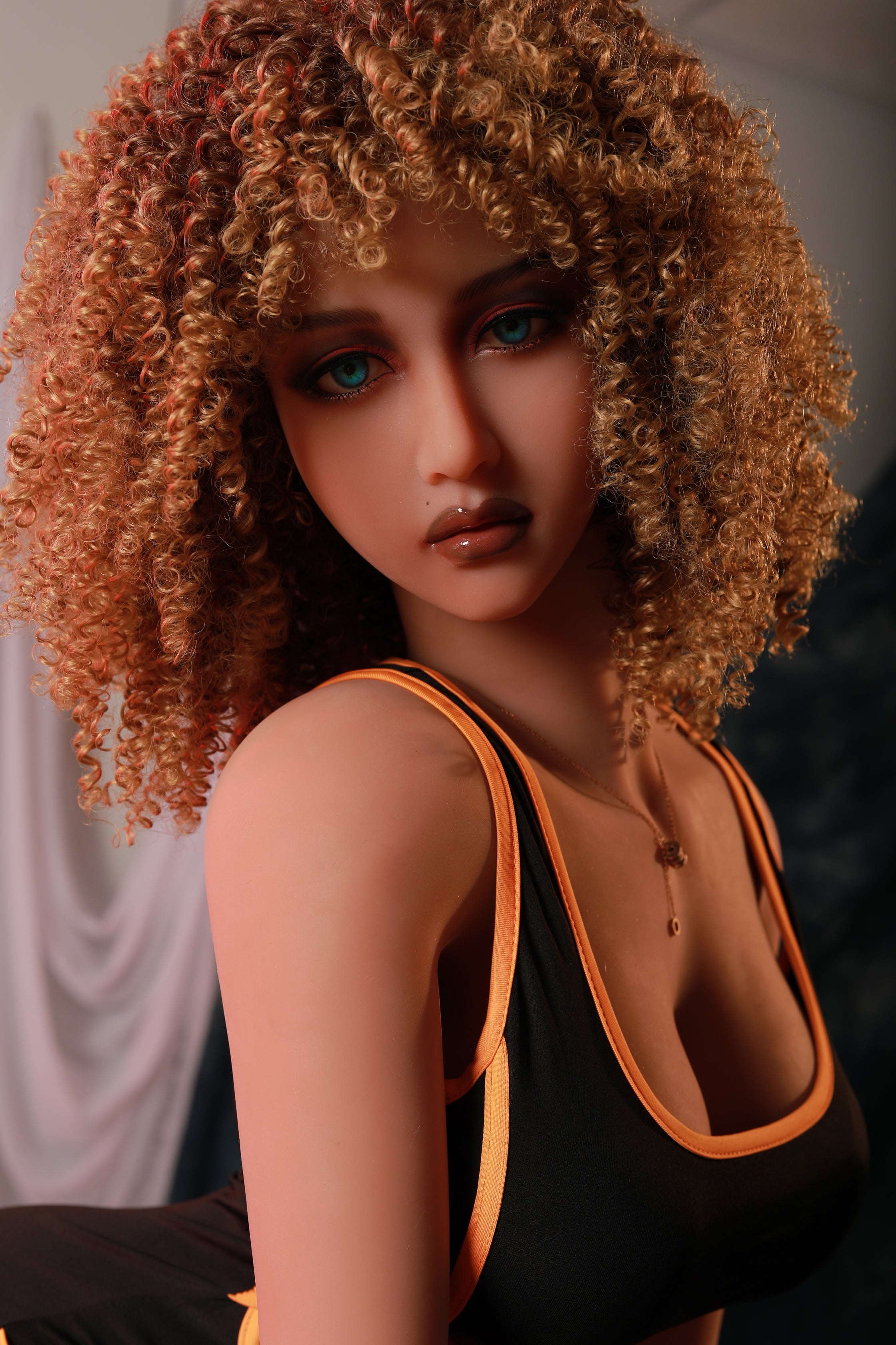 Sexdoll Gabriela close up sexpop